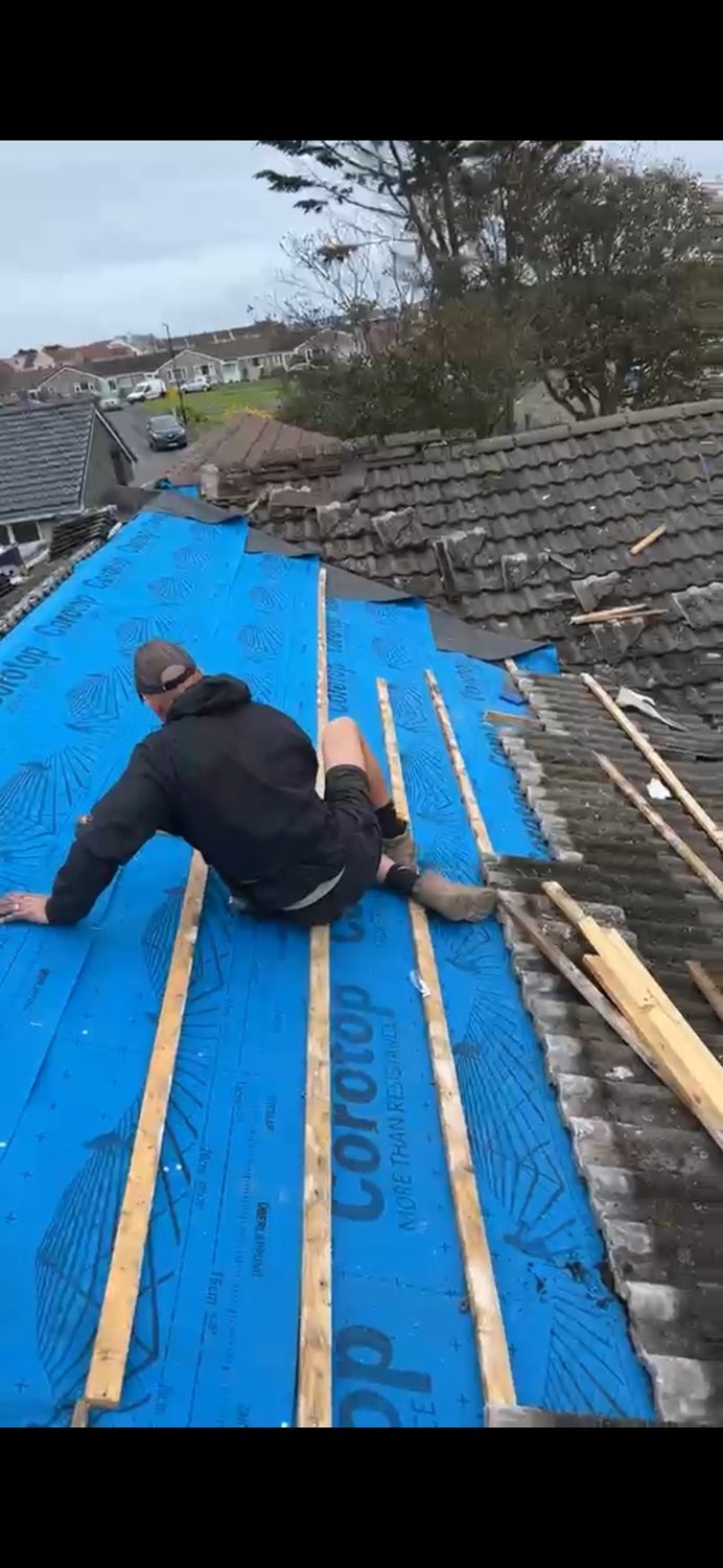 Roof battens being fitted over roofing membrane